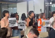 El Sindicato de Inquilinas irrumpe en un acto de la Ministra de Vivienda para denunciar la inacción del gobierno ante el desahucio de Maricarmen Captura de video | Sindicato de inquilinas de Madrid
