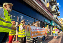 Yay@flautas de Murcia denuncian ante Mercadona la escalada de precios y el empobrecimiento de la población Durante la concentración se escucharon consignas contra la especulación alimentaria y en defensa de precios justos para productores, trabajadores y consumidores | Foto.- Dominic D. Skerrett