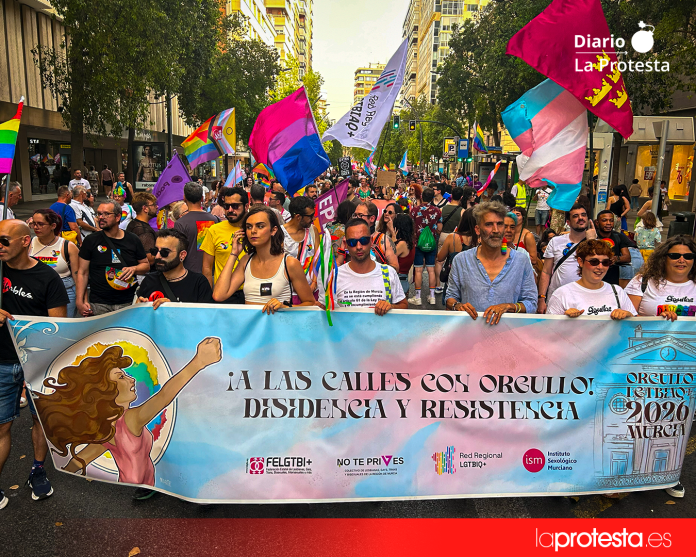 Una marea arcoíris recupera el espacio público para reivindicar libertad, visibilidad y derechos en una de las movilizaciones sociales más multitudinarias del año en la capital del Segura | Dominic D. Skerrett