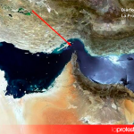 desde satelite Vista satelital del Estrecho de Ormuz, uno de los principales puntos de estrangulamiento del comercio energético mundial y eje estratégico clave | straitof-hormuz.com