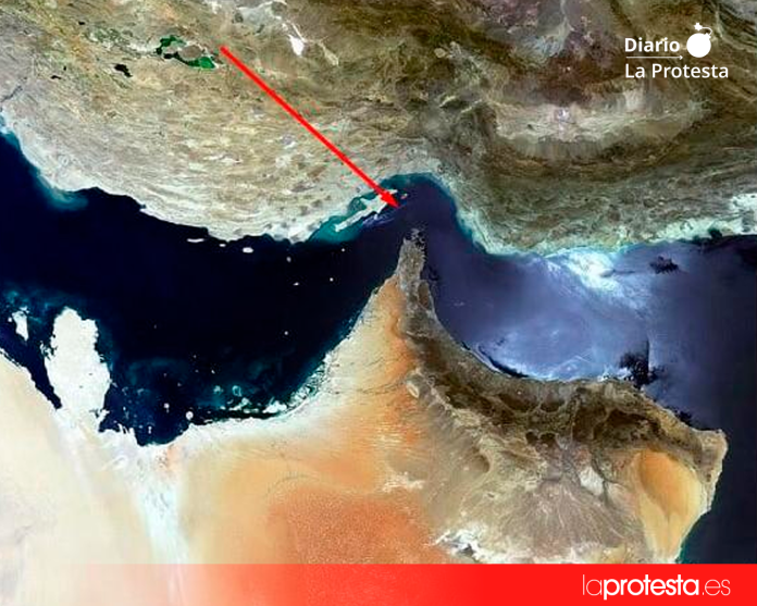 desde satelite Vista satelital del Estrecho de Ormuz, uno de los principales puntos de estrangulamiento del comercio energético mundial y eje estratégico clave | straitof-hormuz.com desde satelite Vista satelital del Estrecho de Ormuz, uno de los principales puntos de estrangulamiento del comercio energético mundial y eje estratégico clave | straitof-hormuz.com