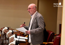 IU-Verdes exige al Gobierno regional cumplir el acuerdo unánime para ampliar el IES Rambla de Nogalte y reforzar la red educativa pública en Puerto Lumbreras Imagen de archivo de Jose Luis Álvarez-Castellanos interviniendo desde su escaño | Foto.- Dominic D. Skerrett