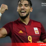 Condenado a ocho años y medio de prisión el futbolista Rafa Mir por agresión sexual El futbolista Rafa Mir durante un partido oficial, en una imagen de archivo | X