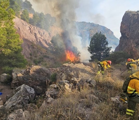 El incendio de Los Garres y Lages sigue activo tras arrasar ya 177 hectáreas de terreno forestal