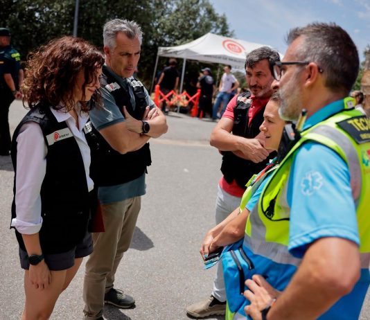 Bomberos forestales denuncian que Ayuso los dejó sin activar y acuden por su cuenta a combatir el mayor incendio de la historia reciente de Madrid: «Nuestra prioridad es proteger a la gente y al monte»