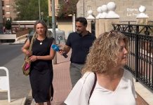 Declaran las concejalas de Vox del Ayuntamiento de Las Torres de Cotillas Isabel María Zapata y Amalia Pérez Baño, investigadas por presunta prevaricación en contratos por casi 300.000 euros Isabel María Zapata y Amelia Pérez Baño, investigadas por presunta prevaricación, a la salida de los juzgados de Molina de Segura | Dominic D. Skerrett