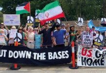 Activistas pacifistas protestan ante la base de RAF Fairford por el uso de instalaciones británicas en los ataques de EE. UU. contra Irán