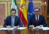 El Pacto PP-Vox inicia una nueva etapa de Gobierno en Andalucía con un programa de endurecimiento reaccionario y privatizaciones Juanma Moreno (PP) y Manuel Gavira (Vox) durante la firma del acuerdo de Gobierno | Moreno Bonilla en X
