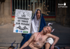 Antitaurinos denuncian que la tauromaquia «es pecado» en vísperas de las fiestas de San Fermín en Pamplona y acusan a la Iglesia de hacer caja con el sufrimiento animal Activistas de AnimaNaturalis y PETA durante la protesta celebrada en la víspera de los Sanfermines de 2025, en Pamplona, para denunciar la tauromaquia y exigir el fin de las corridas de toros | @Rolandainyo