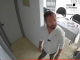 Captura del vídeo de seguridad difundido por el Sindicato de Estudiantes que muestra, según denuncia la organización, al concejal de Vox Juanma Badenas dentro de su sede en València.