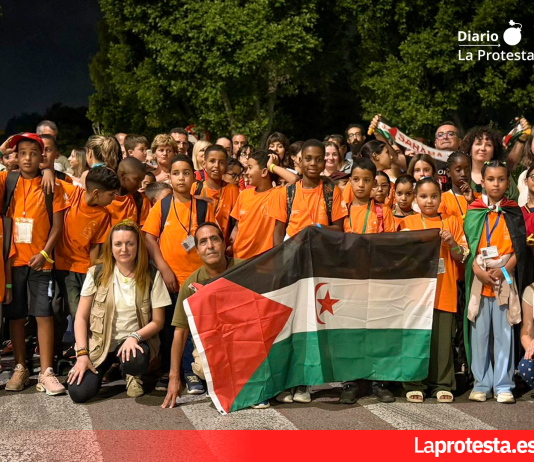 Vacaciones en Paz lleva a la Región de Murcia la esperanza de 52 niños y niñas saharauis refugiados Abrazos, sonrisas y reencuentros marcaron la llegada de los 52 niños y niñas saharauis que pasarán el verano en la Región de Murcia gracias al programa Vacaciones en Paz | Foto.- Sonrisa Sharaui