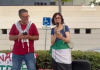 Lectura del manifiesto durante la concentración celebrada en Cieza en solidaridad con los activistas propalestinos de Valladolid encausados por las protestas contra la Vuelta Ciclista.