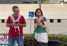 Concentración en Cieza contra la petición de hasta diez años de cárcel para los activistas de Valladolid procesados por la protesta contra la Vuelta Ciclista Lectura del manifiesto durante la concentración celebrada en Cieza en solidaridad con los activistas propalestinos de Valladolid encausados por las protestas contra la Vuelta Ciclista.