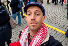Detenido en Ibiza el comunista estadounidense James ‘Fergie’ Chambers tras una petición de extradición de EEUU por su apoyo a Palestina James "Fergie" Chambers ha dedicado parte de su fortuna a financiar proyectos humanitarios en Gaza y organizaciones de solidaridad con Palestina | (twitter.com/jccfergie)