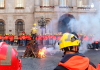 Imagen de archivo de una movilización de bomberos en la plaza de Sant Jaume (Barcelona), donde cientos de efectivos reclamaron mejoras laborales y más recursos para el cuerpo.