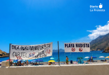La playa de Cala Morena acogió este sábado una nueva convocatoria de la asociación en defensa del naturismo y del libre acceso al litoral público | La Protesta Diario