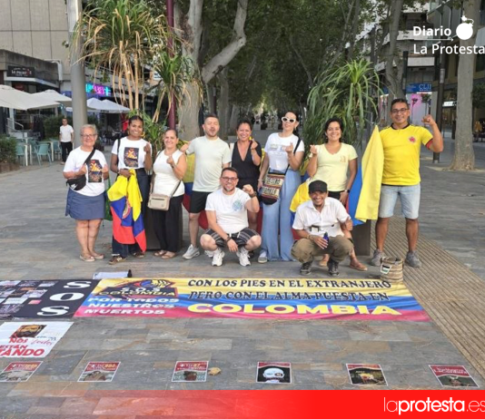 Integrantes de la comunidad colombiana en la concentración celebrada en Murcia con motivo del Día de la Independencia de Colombia.
