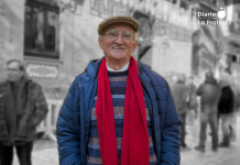 Águilas y el Hijo Predilecto: primer juicio de la saga de intimidación Pedro Costa Morata, a la salida del Pleno municipal de diciembre de 2025 en el que se abordó la propuesta para retirarle el título de Hijo Predilecto de Águilas. El punto quedó finalmente sobre la mesa y su votación fue aplazada | Foto.- Dominic D. Skerrett