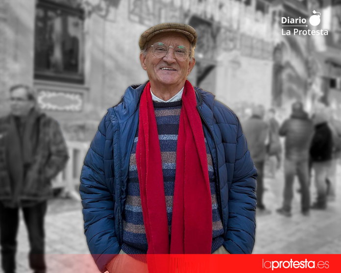 Pedro Costa Morata, a la salida del Pleno municipal de diciembre de 2025 en el que se abordó la propuesta para retirarle el título de Hijo Predilecto de Águilas. El punto quedó finalmente sobre la mesa y su votación fue aplazada | Foto.- Dominic D. Skerrett