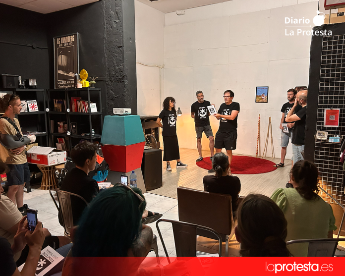 La Distribuidora acogió el nacimiento público de un colectivo que reivindica el legado de Antoñete Gálvez y el cantonalismo murciano | Foto.- Dominic D. Skerrett La Distribuidora acogió el nacimiento público de un colectivo que reivindica el legado de Antoñete Gálvez y el cantonalismo murciano | Foto.- Dominic D. Skerrett