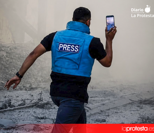 24 periodistas de Gaza acusan a Al Jazeera de despedirlos sin previo aviso ni indemnización Un periodista gazatí corre hacia el lugar de un nuevo bombardeo para documentar sus consecuencias y contar al mundo lo que ocurre sobre el terreno | Mahmoud shalha en X