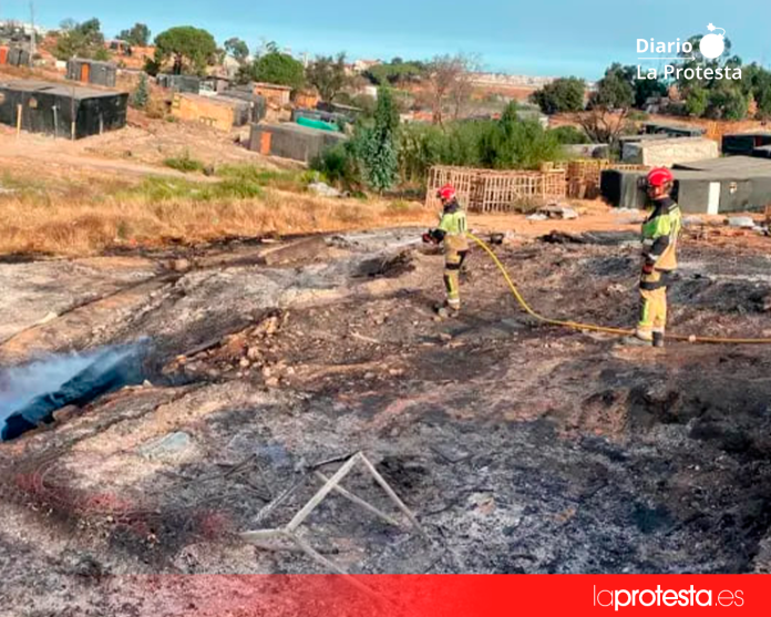 Imagen de archivo: incendio registrado en septiembre de 2025 en el asentamiento de Palos de la Frontera (Huelva). / Consorcio Provincial de Bomberos de Huelva. Imagen de archivo: incendio registrado en septiembre de 2025 en el asentamiento de Palos de la Frontera (Huelva). / Consorcio Provincial de Bomberos de Huelva.