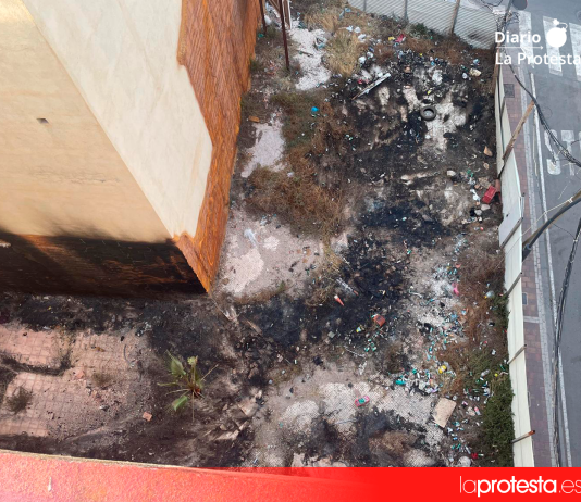 IU exige respuestas al Ayuntamiento de Lorca por el abandono de la Avenida de Portugal tras un incendio que pudo acabar en tragedia El incendio en un solar de la Avenida de Portugal reabre las críticas vecinales por el deterioro de la zona y la falta de actuaciones del Gobierno municipal del PP y Vox | Foto.- IU