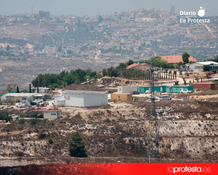 Vista del asentamiento israelí de Havat Gilad tras el tiroteo mortal, según autoridades sanitarias israelíes y palestinas, cerca de Nablús, en la Cisjordania ocupada por Israel, 24 de julio de 2026. Foto: REUTERS/Mohammed Torokman.
