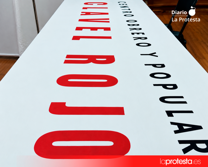 Rótulo del nuevo Centro Obrero y Popular «Clavel Rojo», en el barrio murciano de Santiago el Mayor | PCPE
