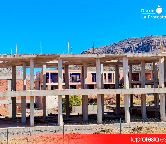 Viviendas promovidas por SUVILOR en La Paca, abandonadas y vandalizadas tras el fracaso de la promoción urbanística | Foto: IU-Verdes Lorca.