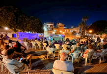 Más de un centenar de personas convierten Los Alcázares en un espacio de solidaridad con Cuba y los pueblos en lucha Más de un centenar de personas asistieron al homenaje a Silvio Rodríguez celebrado en la Plaza del Espejo de Los Alcázares, una velada que unió música, solidaridad e internacionalismo en apoyo a Cuba y otros pueblos en lucha