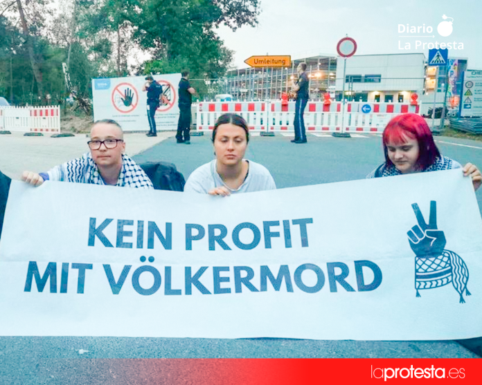 Activistas protestan frente a la planta de Diehl en Röthenbach. © Peacefully Against Genocide