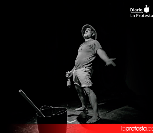 Luis Martínez Arasa y Laura Mora protagonizan "¿Quién pudre el agua?", una propuesta teatral que combina crítica social, defensa del Mar Menor y accesibilidad en lengua de signos.