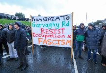 Miles de personas bloquean Garvaghy Road contra el regreso de una marcha unionista de la Orden de Orange