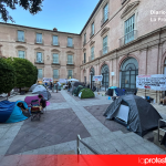 La acampada por la vivienda de Murcia mantiene la presión ante el Consejo de Ministros: «Si no se aprueba el decreto Maricarmen, vamos a seguir en la calle» Activistas mantienen la acampada por el derecho a la vivienda esta mañana en la Glorieta de España de Murcia, a la espera de la aprobación del decreto Maricarmen por el Consejo de Ministros | Dominic D. Skerrett