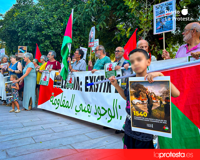 Concentración frente a la Delegación del Gobierno en Murcia contra la extradición de Fergie Chambers a Estados Unidos y en defensa de la solidaridad con Palestina | Foto.- Dominic D. Skerrett Concentración frente a la Delegación del Gobierno en Murcia contra la extradición de Fergie Chambers a Estados Unidos y en defensa de la solidaridad con Palestina | Foto.- Dominic D. Skerrett