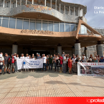 La protesta ha trasladado hasta las puertas de la Asamblea Regional el rechazo ciudadano a cualquier retroceso en la protección de la laguna salada | Foto.- Dominic D. Skerrett