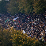 La protesta social y antifascista vuelve a llenar las calles de París