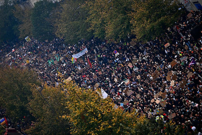 La protesta social y antifascista vuelve a llenar las calles de París