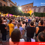 Claveles blancos y memoria frente al fascismo en Murcia: «Ni un paso atrás» Varios centenares de personas participan en la concentración contra el fascismo celebrada en la Plaza de La Cruz de Murcia | Dominic D. Skerrett