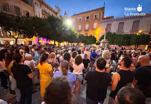 Varios centenares de personas participan en la concentración contra el fascismo celebrada en la Plaza de La Cruz de Murcia | Dominic D. Skerrett