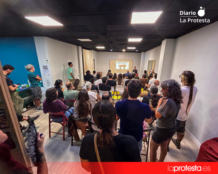 El CSA Casa Revuelta se llena durante la primera jornada de la Escuela de Lucha Sindical de Otoño de Murcia | Foto.- Dominic D. Skerrett
