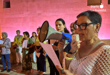 Las participantes guardaron memoria por las mujeres asesinadas y reivindicaron que sus nombres no caigan en el olvido | Foto.- Dominic D. Skerrett