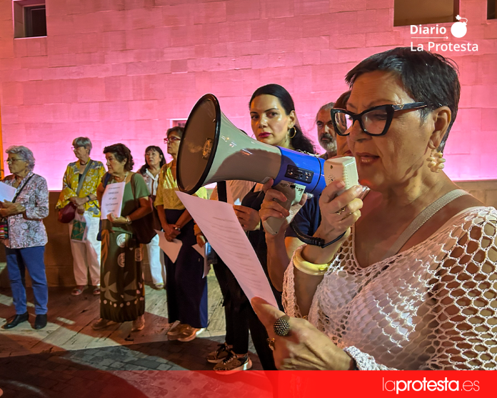Las participantes guardaron memoria por las mujeres asesinadas y reivindicaron que sus nombres no caigan en el olvido | Foto.- Dominic D. Skerrett
