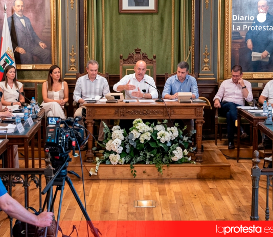 Imagen de archivo del Pleno del Ayuntamiento de Mazarrón, presidido por el alcalde, Ginés Campillo Méndez, de Unión Independiente de Mazarrón (UIDM), que gobierna el municipio en coalición con el PSOE.