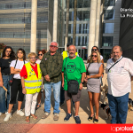 Activistas del movimiento por el derecho a la vivienda a las puertas de la Ciudad de la Justicia este pasado lunes | Foto.- Dominic D. Skerrett