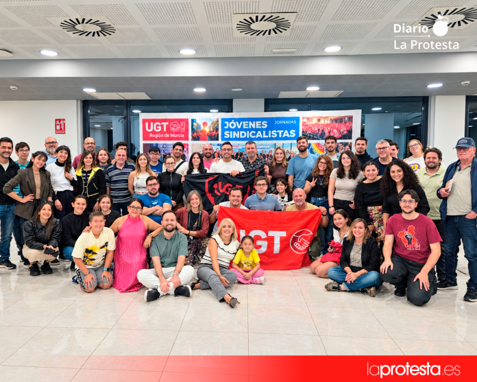 Foto de grupo de las jornadas Jóvenes Sindicalistas organizadas por RUGE Región de Murcia en Mazarrón, con la participación de jóvenes afiliados y delegados de UGT. | Foto: José Coy. Foto de grupo de las jornadas Jóvenes Sindicalistas organizadas por RUGE Región de Murcia en Mazarrón, con la participación de jóvenes afiliados y delegados de UGT. | Foto: José Coy.