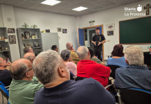 Representantes sindicales, vecinales y de colectivos sociales se reúnen en el CEIP El Jardín de Molina de Segura para coordinar el apoyo a la huelga del 11N | Foto.- José Coy