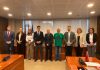 La PAH denuncia que la ley de vivienda asequible del PP favorecerá a los constructores y no garantizará el acceso a un hogar en la Región de Murcia Paco Morote, portavoz de la PAH, junto a los diputados de las diversas fuerzas políticas participantes en la Comisión de Política Territorial, Agricultura, Agua y Medio Ambiente | Foto.- Dominic D. Skerrett