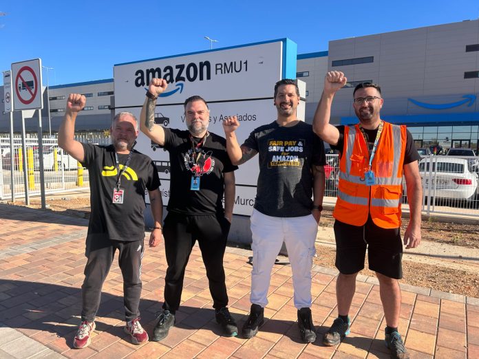 Delegados sindicales de CGT Amazon RMU1, a las puertas del macrocentro logístico de Corvera | Foto.- Dominic D. Skerrett